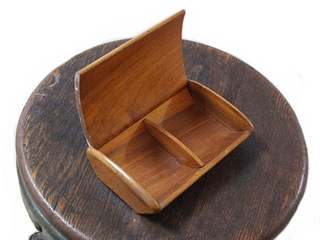 ς (6)BrooksBrothersSmallWoodenCase2023-09.jpg